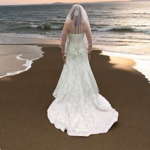 David's Bridal YP3344 Elegant White Lace Gown Sz 8 Women
